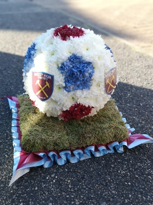 Football, ball, west ham, hammers, irons, whufc, arsenal, gunners, tottenham hotspur, spurs, funeral, flowers, tribute, romford, harold wood, havering, delivery