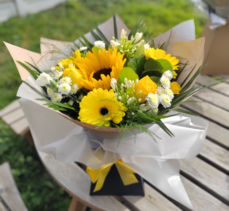 bouquet, handtie, flowers, gift, yellow, bunch, florist, birthday, anniversary, harold wood, romford, havering