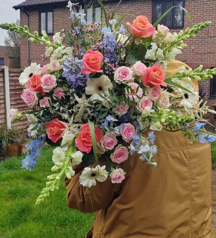 bouquet, handtie, flowers, gift, bunch, florist, birthday, anniversary, harold wood, romford, havering, delivery