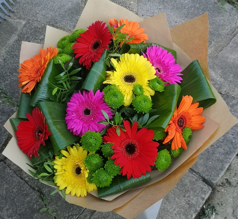 bouquet, handtie, gerbera, water bouquet, flowers, gift, bunch, florist, birthday, anniversary, harold wood, romford, havering, delivery