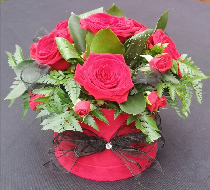 Rose hatbox sent with love