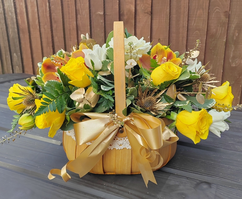 golden wedding anniversary flowers bouquet basket yellow white gold florist harold wood romford havering, brentwood, dagenham, delivery