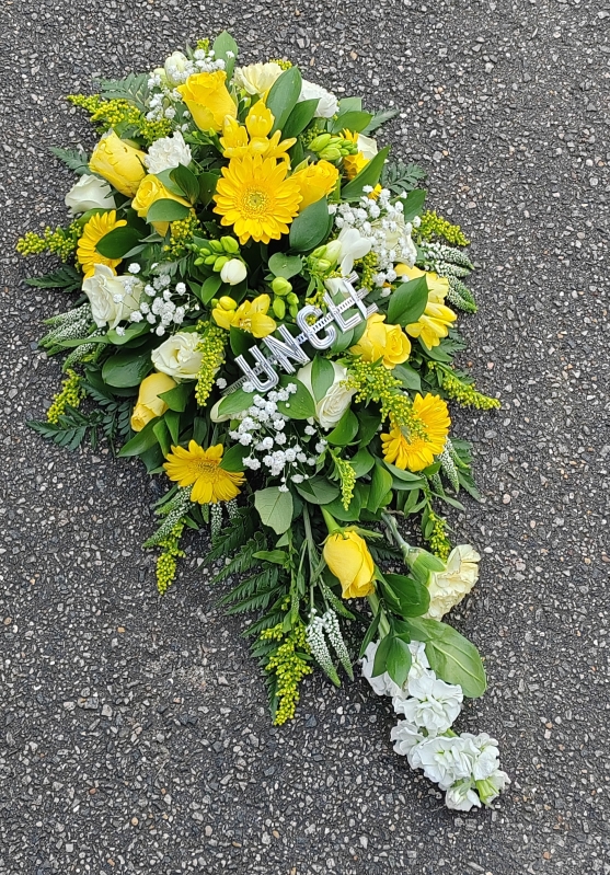 coffin, spray. casket, tribute, flowers, funeral, yellow, white, deluxe, florist, harold wood, romford, havering, brentwood, dagenham, delivery