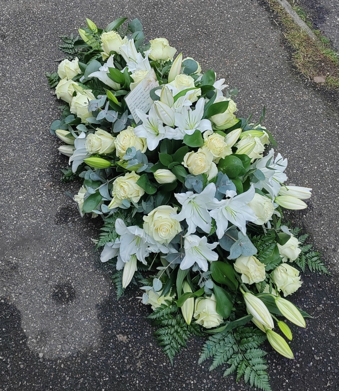 casket, coffin, spray, lily, lilies, white, male, female, roses, funeral, tribute, flowers, oasis, harold wood, romford, havering, delivery