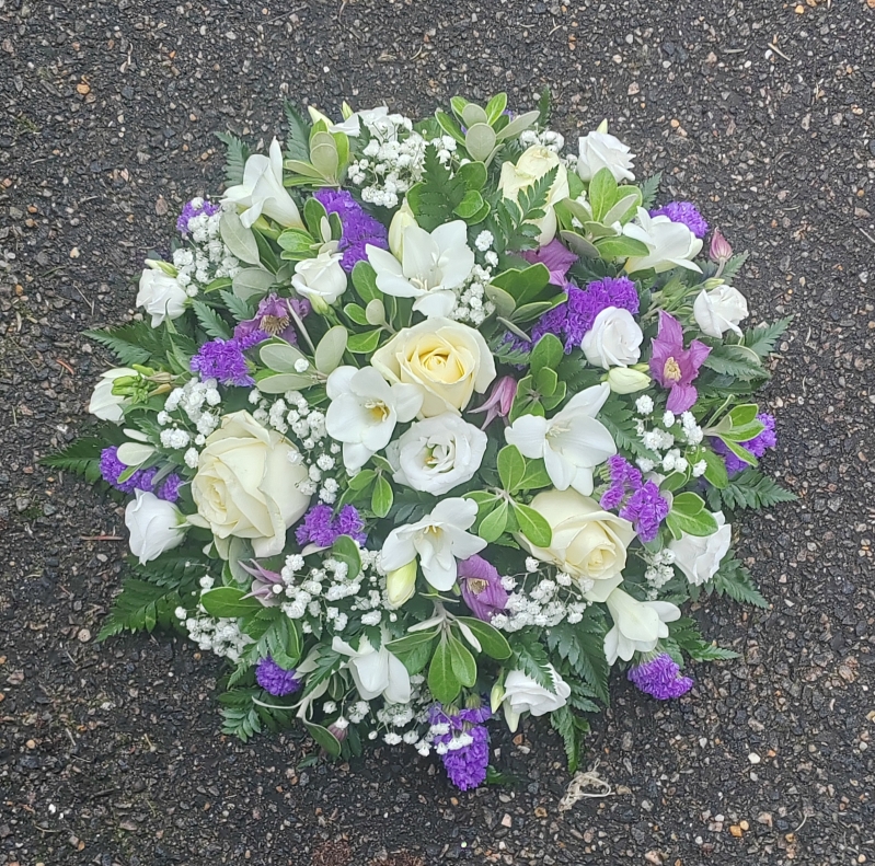 posy, posies, lilac, purple, white, funeral, tribute, wreath, flowers, florist, delivery, harold wood, romford havering