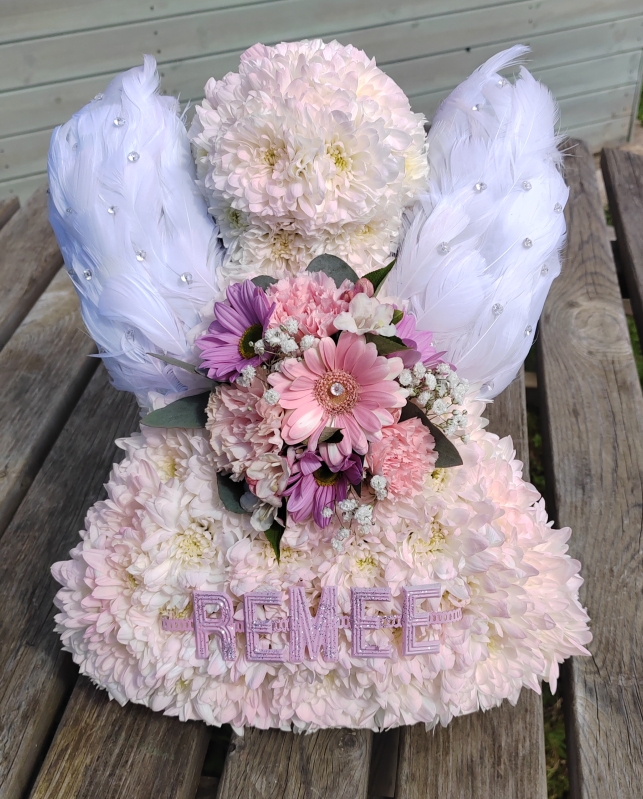 child, children, baby, babies, still born, born sleeping, posy, angel, wings,  funeral, tribute, wreath, flowers, florist, delivery, harold wood, romford