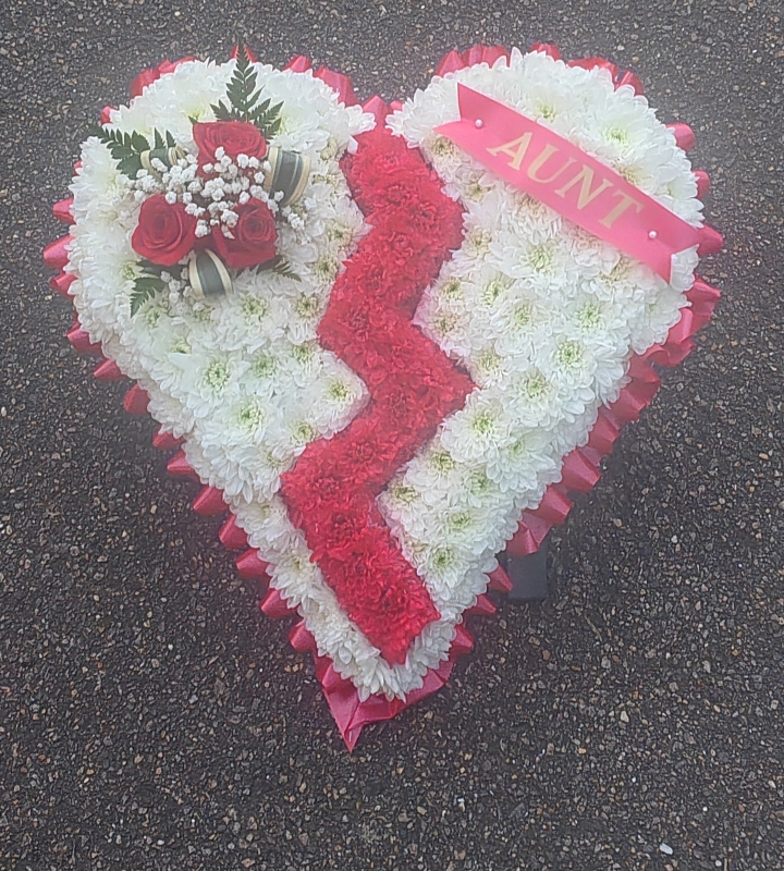 child, children, baby, babies, still born, born sleeping, posy, heart, broken heart, funeral, tribute, wreath, flowers, florist, delivery, harold wood, romford