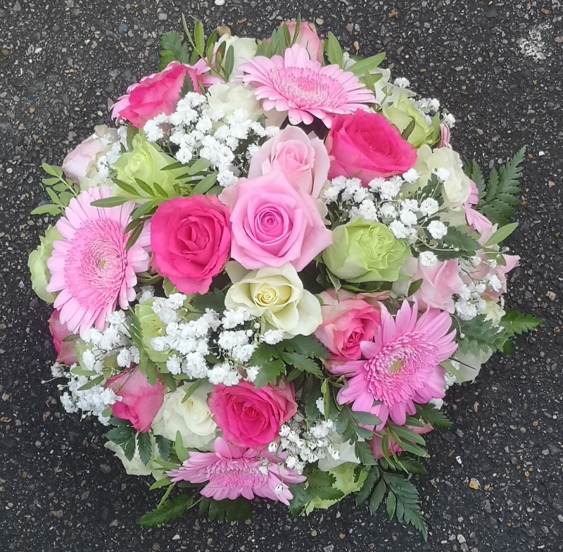 child, children, baby, babies, still born, born sleeping, posy, pink, funeral, tribute, wreath, flowers, florist, delivery, harold wood, romford
