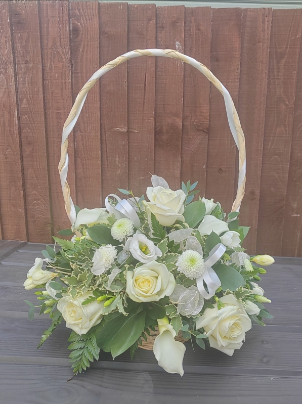 basket, white, simple, flowers, oasis, funeral, flowers, tribute, florist, flowers, harold wood, romford, havering, brentwood, dagenham, delivery