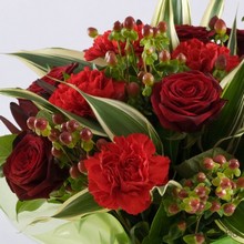 red roses vase valentines gift bouquet love February 14th luxury flowers florist romford harold wood