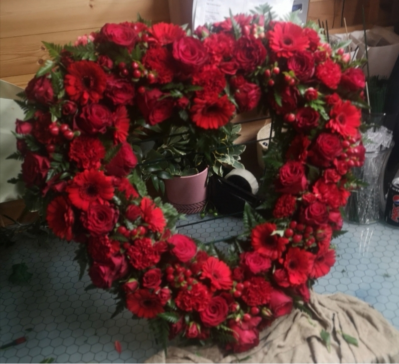 heart, love, roses, lover, true love, husband, wife, red, male, female, funeral, tribute, wreath, flowers, florist, delivery, harold wood, romford, havering