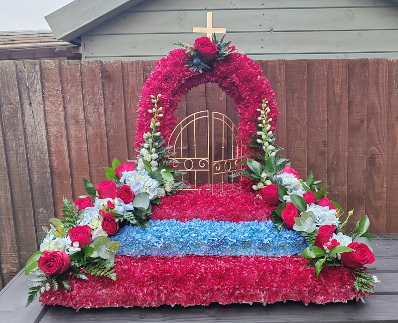 gates of heaven, heavens gate, pearly gates, st peterf, steps , stairway, funeral, flowers, wreath, oasis, bespoke, tribute, florist,harold wood, romford, brentwood, dagenham, delivery