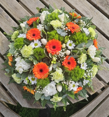 posy, posies, funeral, tribute, orange ,green, white, wreath, flowers, florist, delivery, harold wood, romford, havering, brentwood, dagenham, delivery