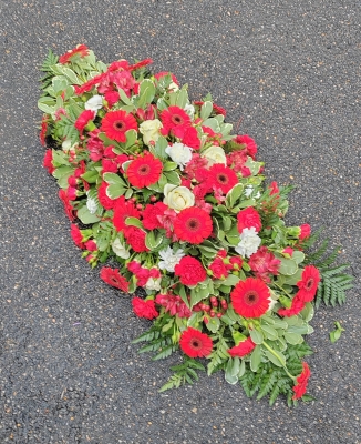 coffin, spray. casket, tribute, flowers, bespoke, funeral, red white, deluxe, florist, harold wood, romford, havering, delivery brentwood, dagenham