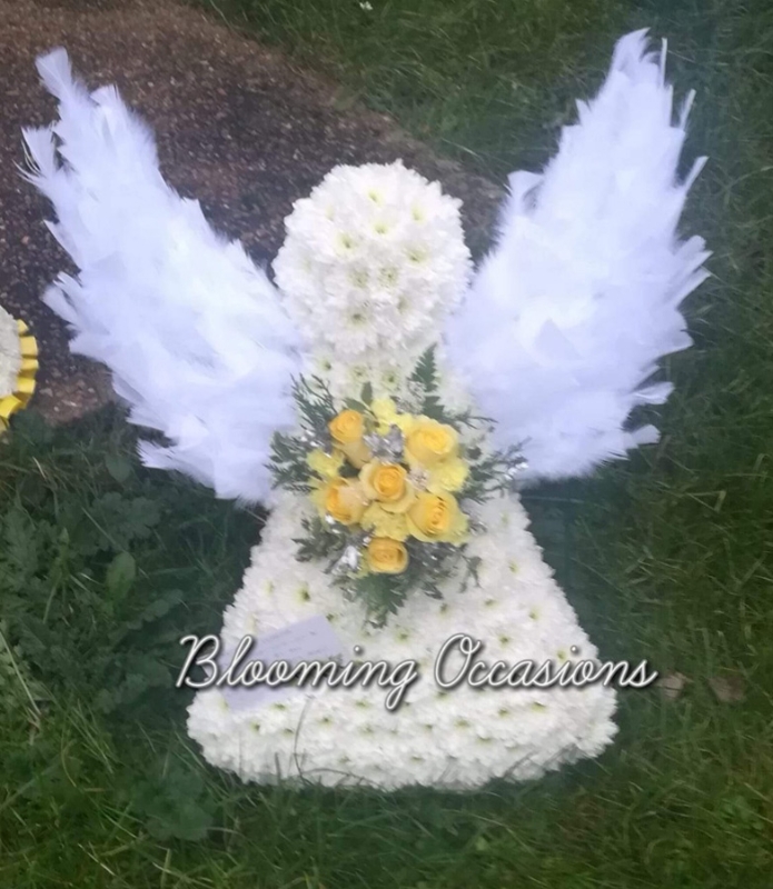 child, children, baby, babies, still born, born sleeping, posy, angel, wings,  funeral, tribute, wreath, flowers, florist, delivery, harold wood, romford