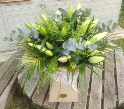 white lily, lilies, bouquet, aqua, gift, birthday, anniversary, flowers, florist, harold wood, romford, havering, brentwood, dagenham delivery