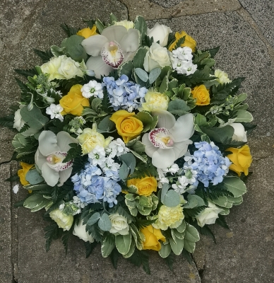 Yellow, light blue and white posy