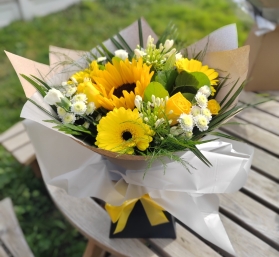 bouquet, handtie, flowers, gift, yellow, bunch, florist, birthday, anniversary, harold wood, romford, havering