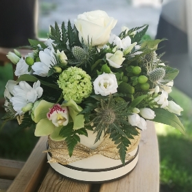 hatbox, white, green, flowers, ribbon, florist, anniversary, gift, flowerbox, harold wood romford, havering delivery