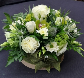 hatbox, white, green, flowers, ribbon, florist, anniversary, gift, flowerbox, harold wood romford, havering delivery