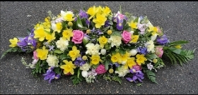 casket, coffin, spray, spring, springtime, bright, colourful, male, female, daffodils, funeral, tribute, flowers, oasis, harold wood, romford, havering, delivery