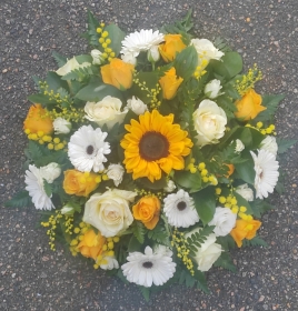 posy, posies, white, yellow, funeral, tribute, wreath, oasis, flowers, florist, delivery, harold wood, romford, havering