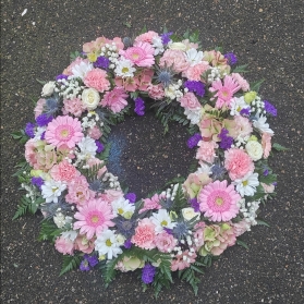 wreath, circle, pink, pastels, white, oasis, funeral, tribute, flowers, harold wood, romford, florist, delivery