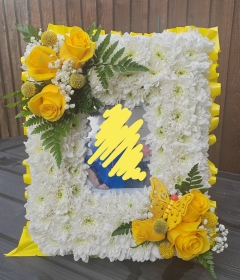 child, children, baby, babies, still born, born sleeping, posy, photograph, photoframe, funeral, tribute, wreath, flowers, florist, delivery, harold wood, romford