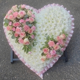 heart, white, pink, sympathy, funeral, tribute, wreath, oasis, flowers, florist, delivery, harold wood, romford