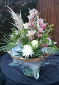 luxury, bouquet, flowers, handtie, water bouquet, gift, mothers day, anniversary, birthday, delivery, harold wood, romford, havering