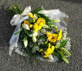 sheaf, sheaves, flat bouquet, funeral bouquet, yellows, funeral, tribute, oasis, posy, flowers, florist, harold wood, romford, havering, delivery