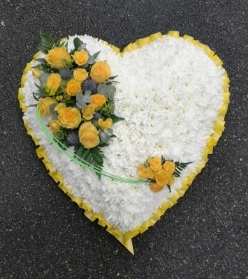 heart, yellow, white, sympathy, funeral, tribute, wreath, oasis, flowers, florist, delivery, harold wood, romford, havering
