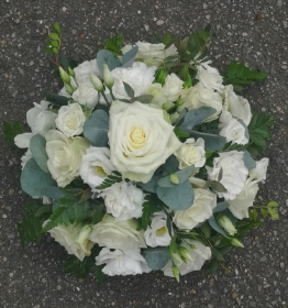 child, children, baby, babies, still born, born sleeping, posy, white, funeral, tribute, wreath, flowers, florist, delivery, harold wood, romford